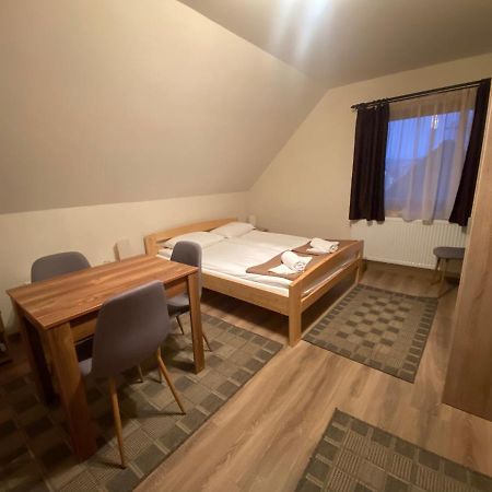 Hotel Gradics Panzio Siculeni Exteriér fotografie