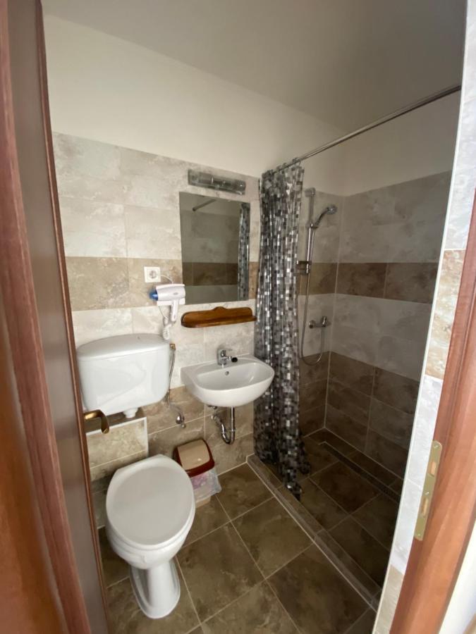 Hotel Gradics Panzio Siculeni Exteriér fotografie