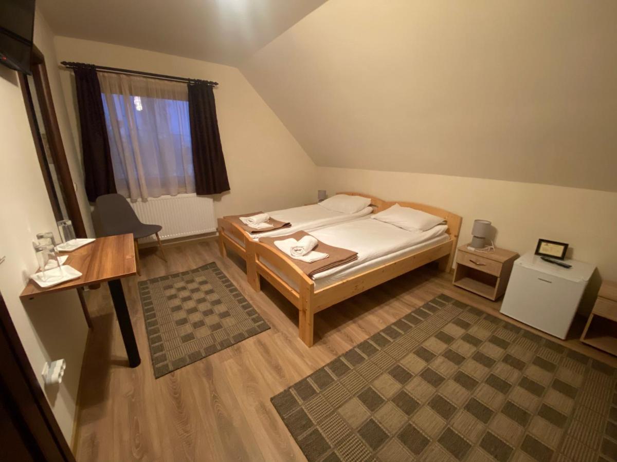Hotel Gradics Panzio Siculeni Exteriér fotografie